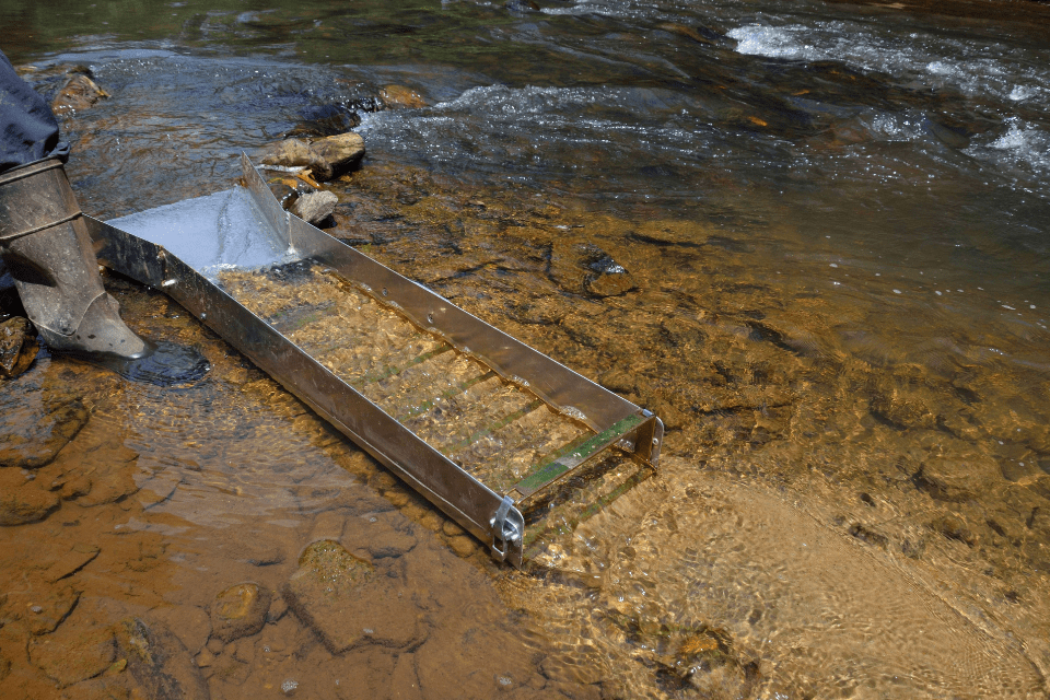using the current to sluice