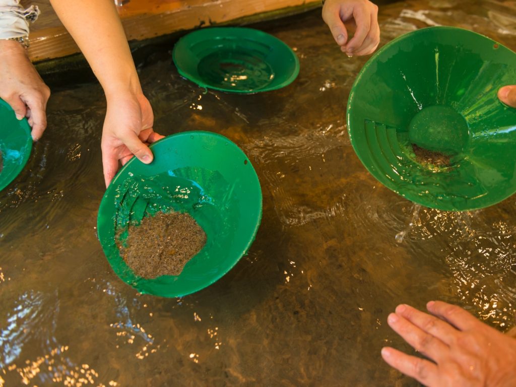 make money with gold prospecting
