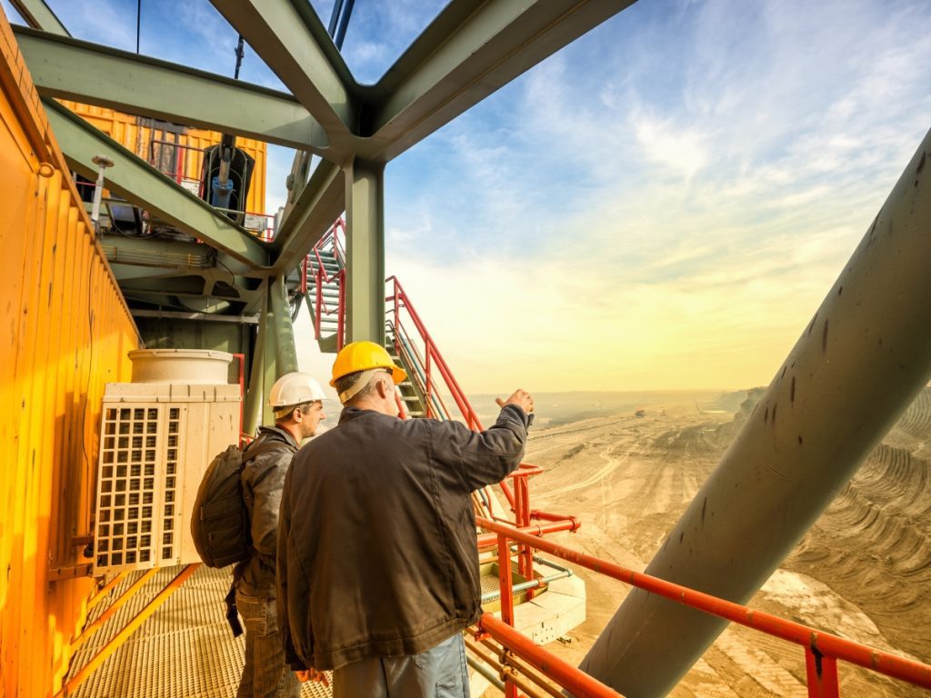 become a mining consultant